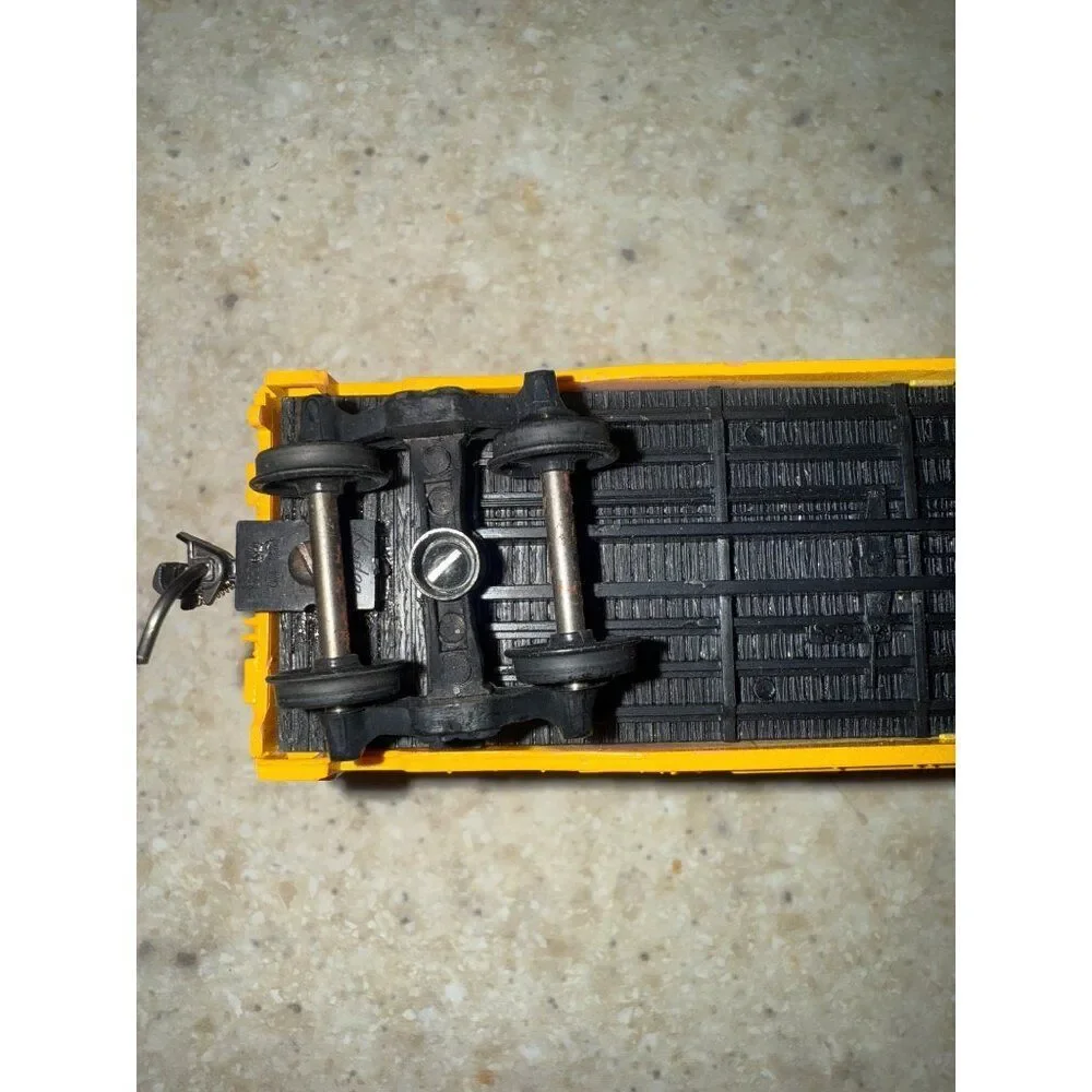 Bachmann 50' Plug-Door Box Car Chessie System 11147-‎ Used N Scale